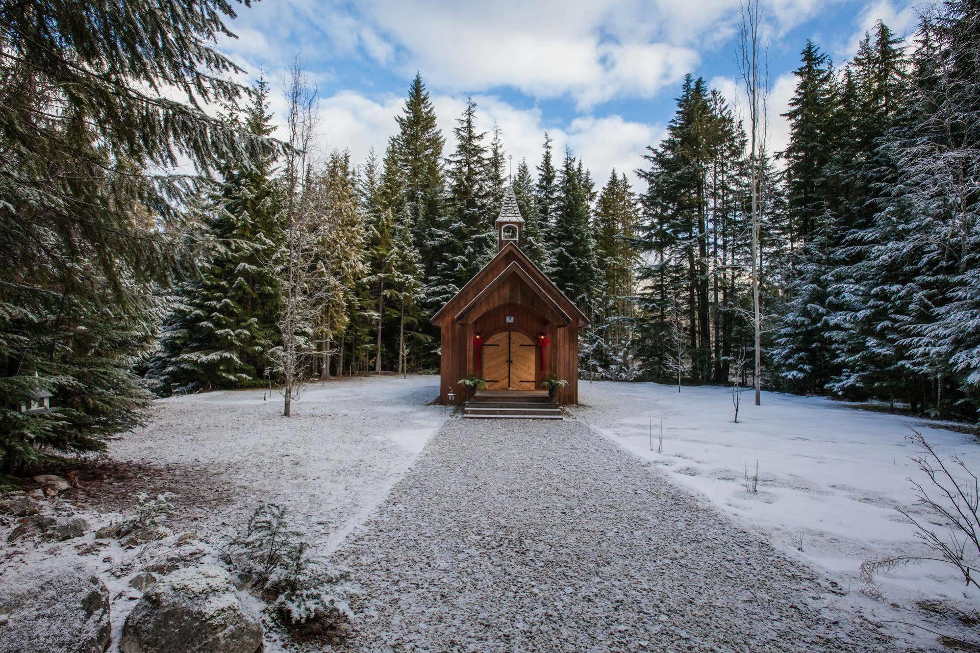 Mulvehill Creek Wilderness Inn And Wedding Chapel Revelstoke Extérieur photo